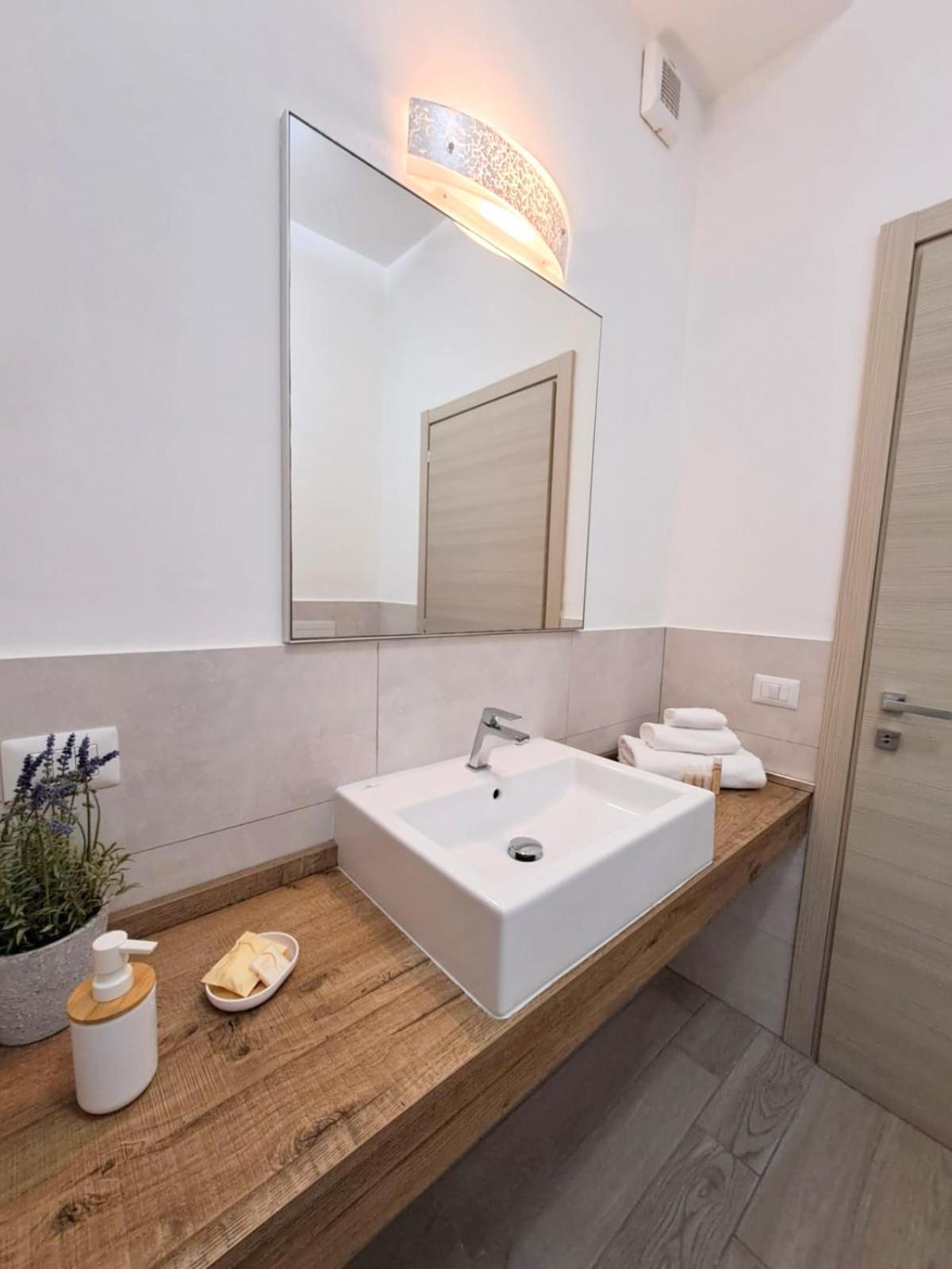 Ajana Rooms By Accomodo Cagliari Luaran gambar